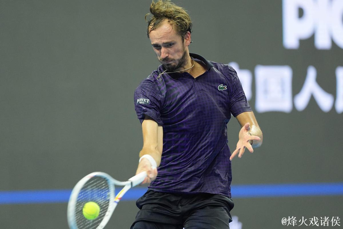 梅德韦杰夫决胜盘退赛 勒纳-钱首次晋级巡回赛决赛 梅德韦杰夫决胜盘退赛 勒纳-钱首次晋级巡回赛决赛