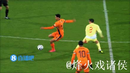 哈托染红梅里诺绝平,西班牙2-2荷兰五连胜被终结 哈托染红梅里诺绝平,西班牙2-2荷兰五连胜被终结