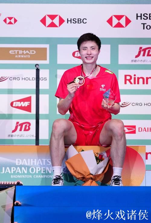 石宇奇逆风翻盘首夺世锦赛冠军 国羽男单十年后再登顶 石宇奇逆风翻盘首夺世锦赛冠军 国羽男单十年后再登顶
